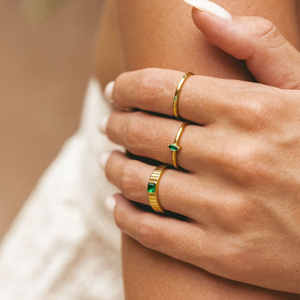 Dainty Emerald Ring