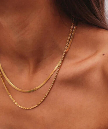 Colar de corrente de ouro em camadas Hailey 2